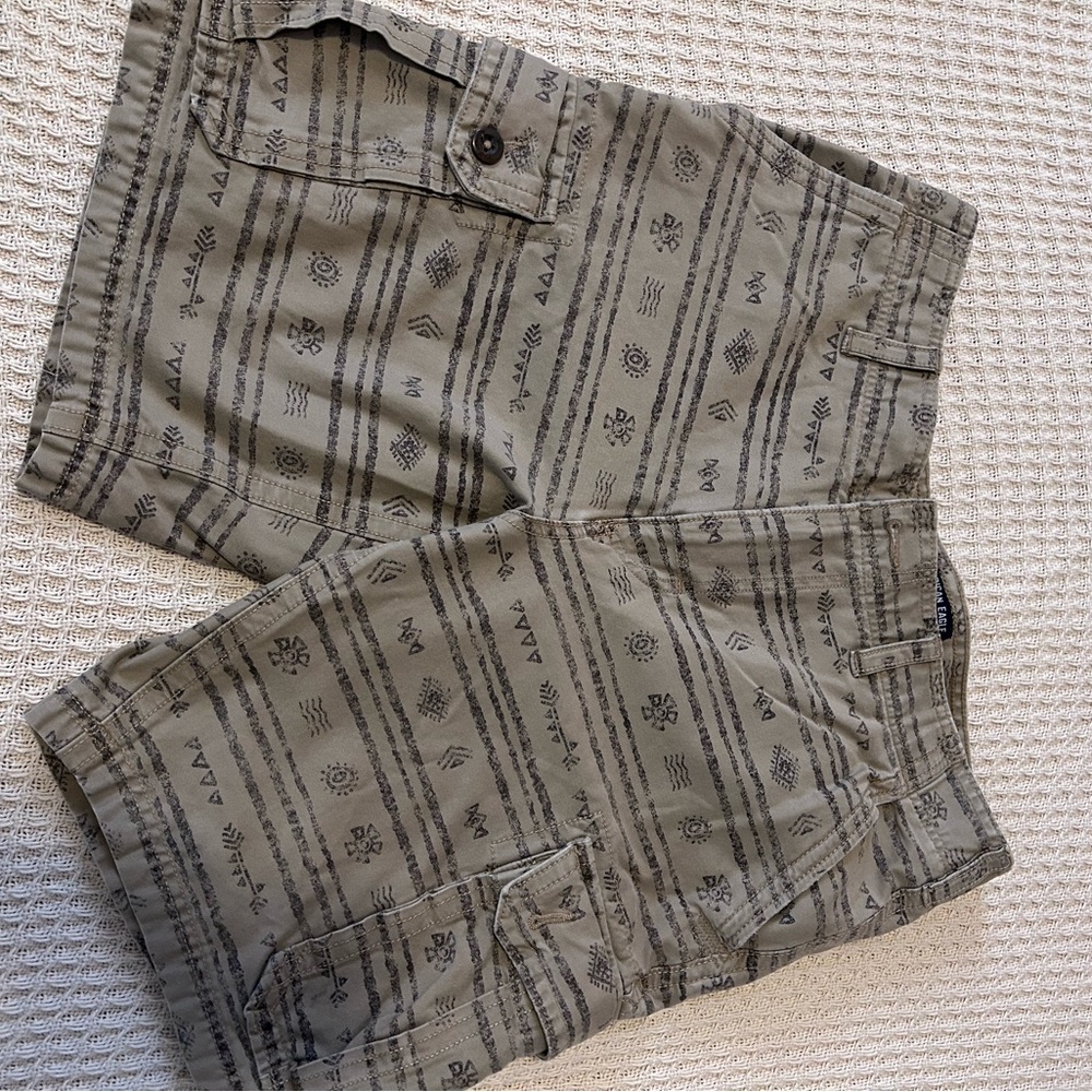American Eagle Outfitters Tan Printed Cargo Shorts